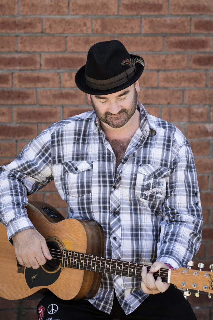 Tim Pringle performing